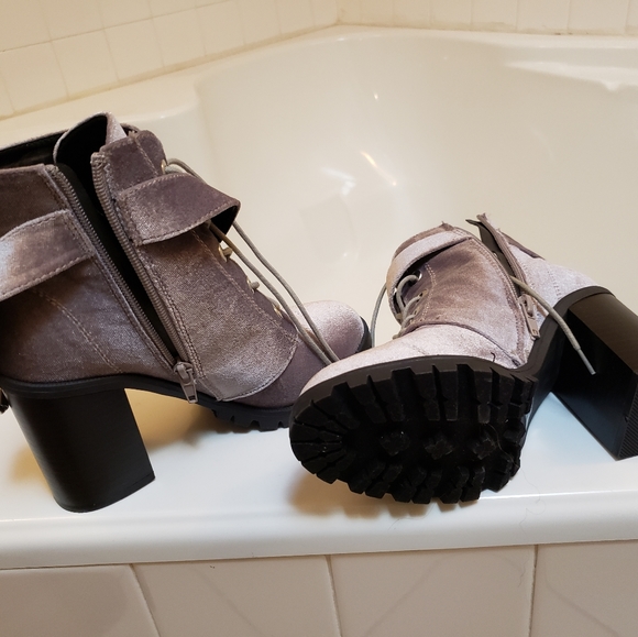 Boots - Picture 3 of 3